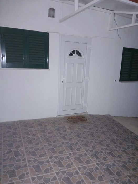 Arrenda_se casa T2