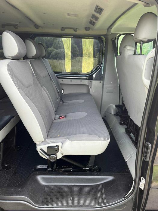 Opel Vivaro 2.0 115 koni 2013 rok 9 osób