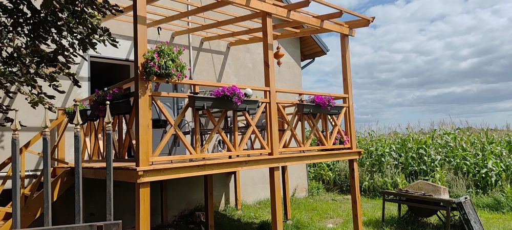 Tarasy z drewna balustrady