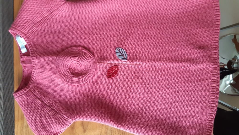 Różowa sukienka z motywem kwiatowym