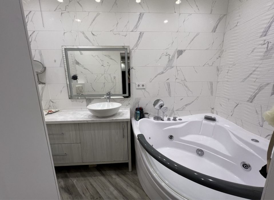 Продам велику 3-х кімнатну квартиру