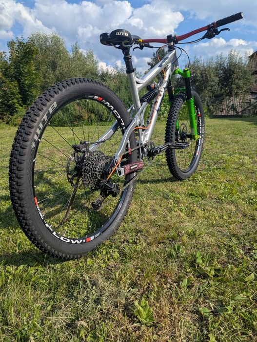 Banshee Rune V2 27.5 DVO FOX