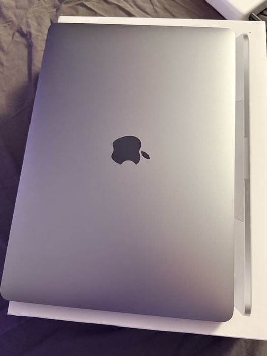 MacBook Pro 13 M2 / 8GB RAM / 512GB SSD – bardzo dobry stan