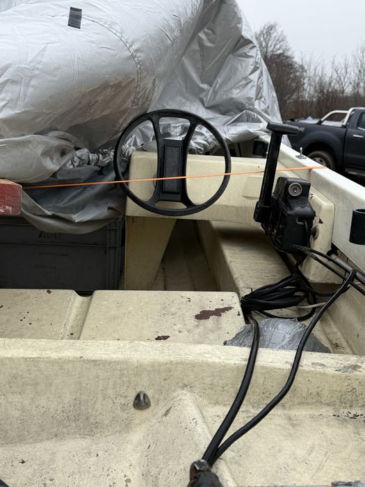 Łodz motorowa kabinowa