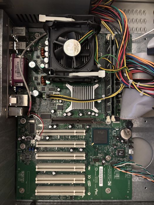 Komputer PC P4 2.0 GHZ