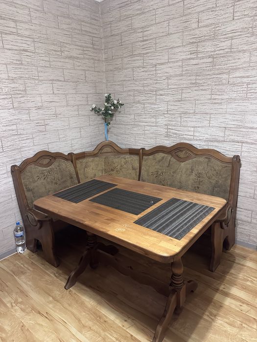 Уголок з столиком дерево !!!