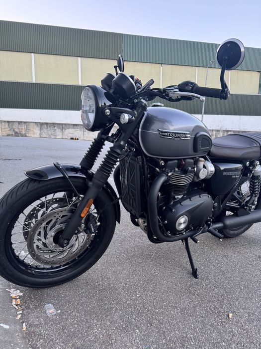 Triumph Bonneville T120 Black