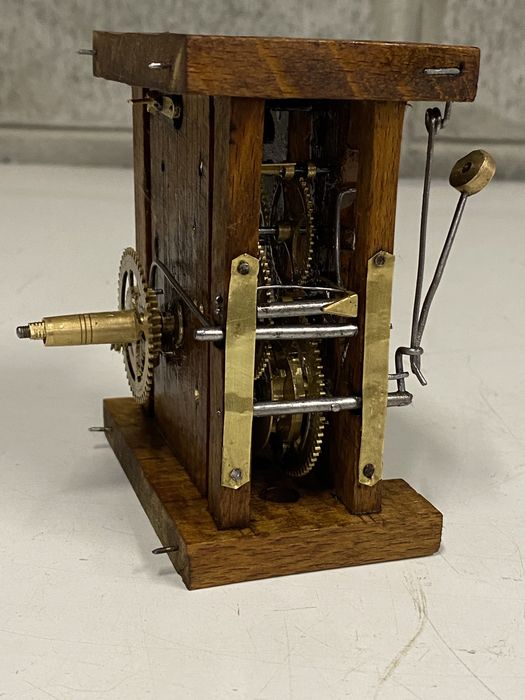 Настінний німецький годинник з боєм/ часы с боем Schwarzwaldur