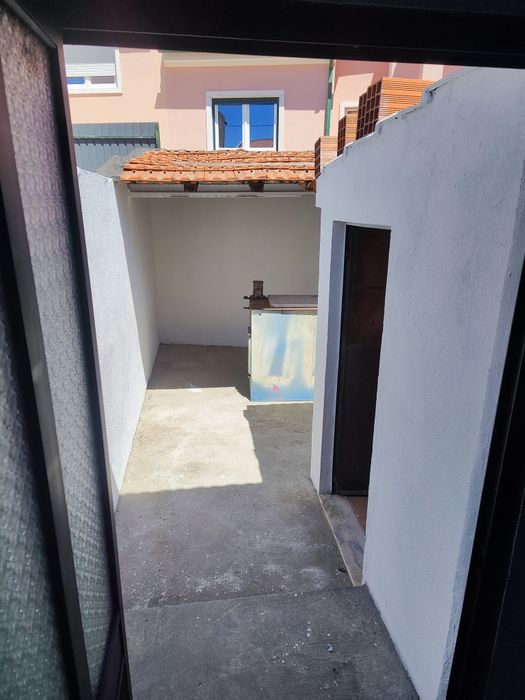 Garagem/Armazém-  Com Wallbox para Eletricos- Junto Continente Caneças