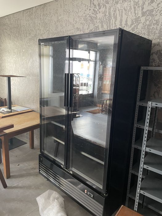 Expositora de frio preta grande