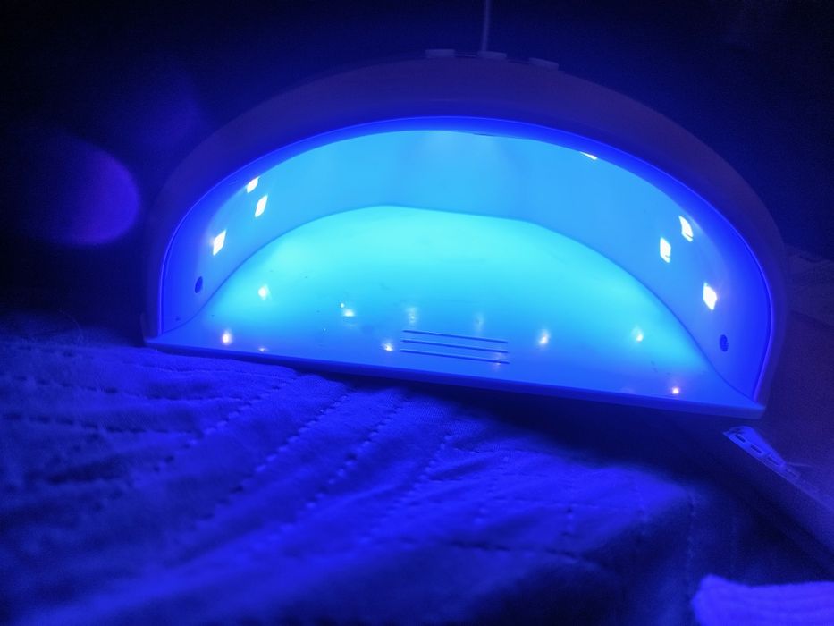 Lampa i poduszka na rękę