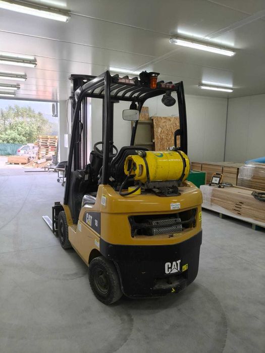 Empilhador CAT 1.8Ton