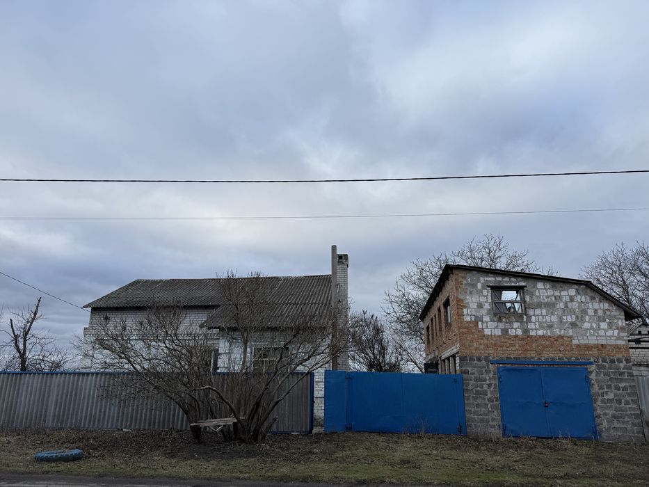 Продам дом с постройками