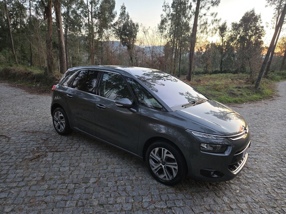 Carro como novo sem nada pendente , revisado incluído distribuição