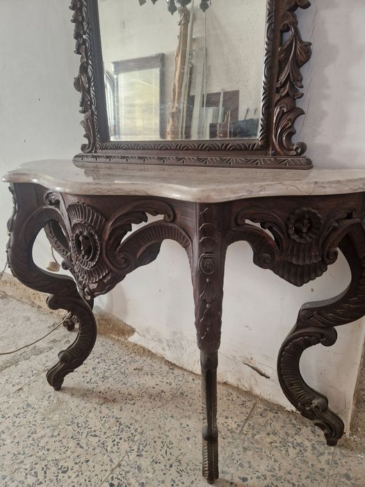 Consola com moldura vintage