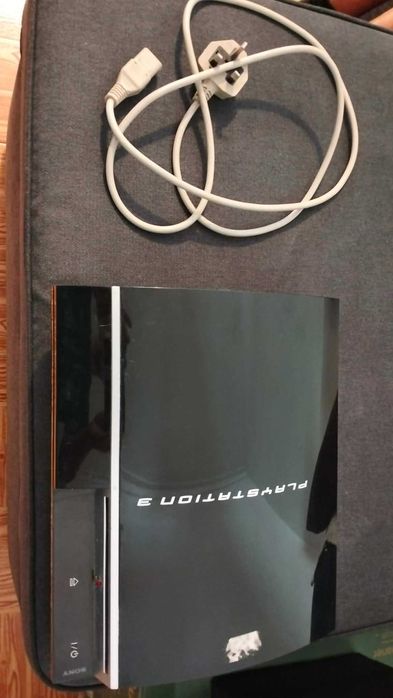 Playstation 3 usada e com cabo ligação para ficha inglesa
