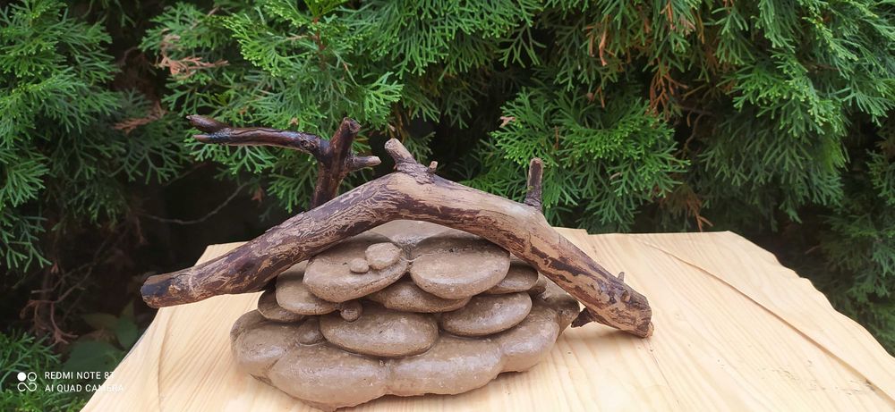 Grota z drewienkiem do akwarium