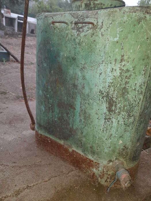 Pulverizador em cobre antigo