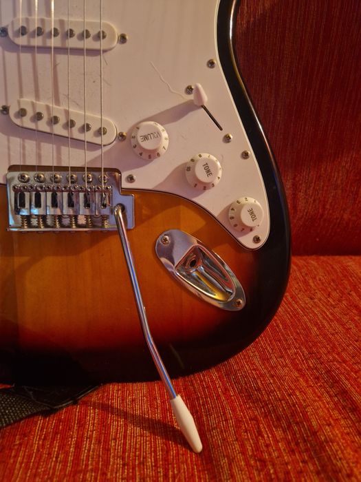 Guitarra Max Music estilo Stratocaster