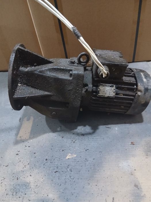 Электродвигатель с редуктором - 0,35kw  -20об/мин