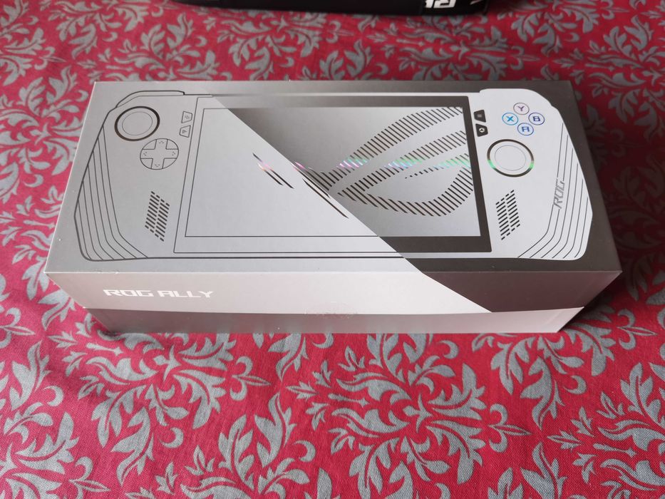Asus Rog Ally Z1 + Hub externo