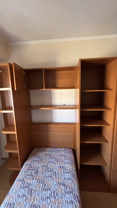 Conjunto móvel e cama de solteiro