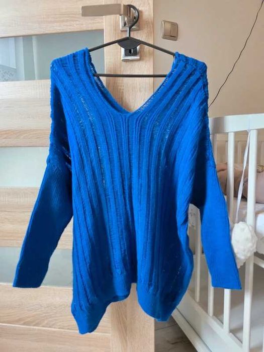 Chabrowy sweter oversize.