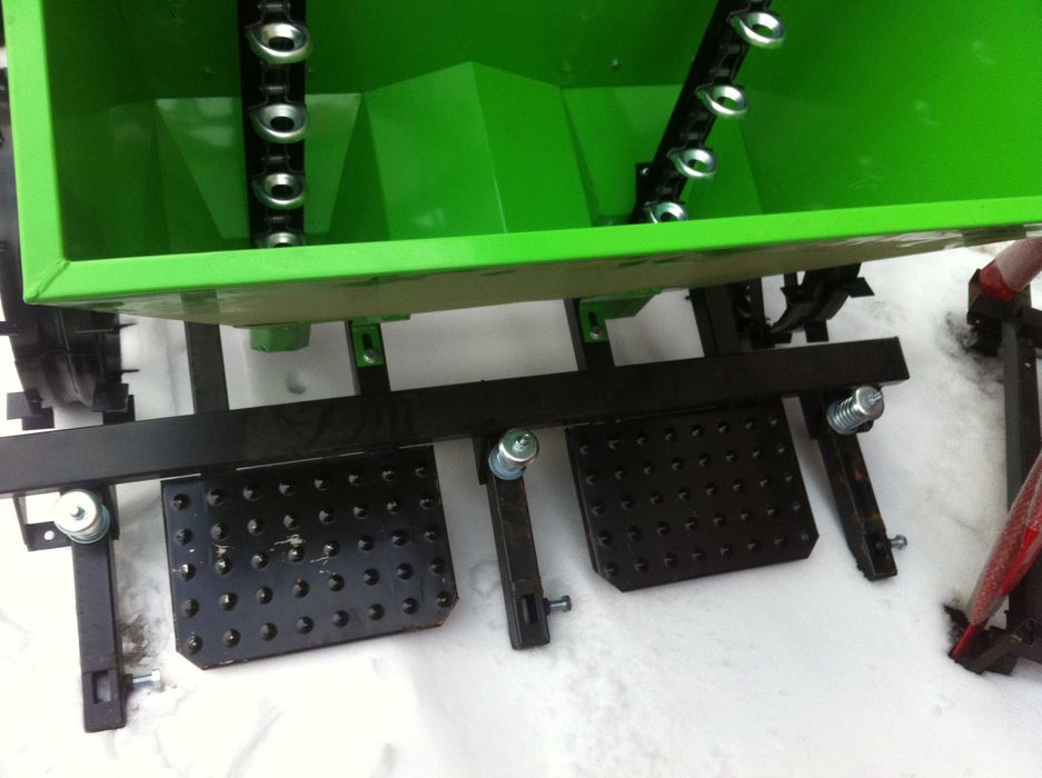 Картоплесаджалка з бункером добрива  1- 2-х рядна польська Bomet