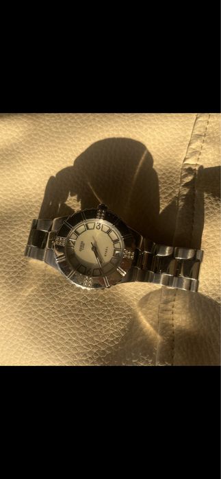 Relogio GUESS prateado