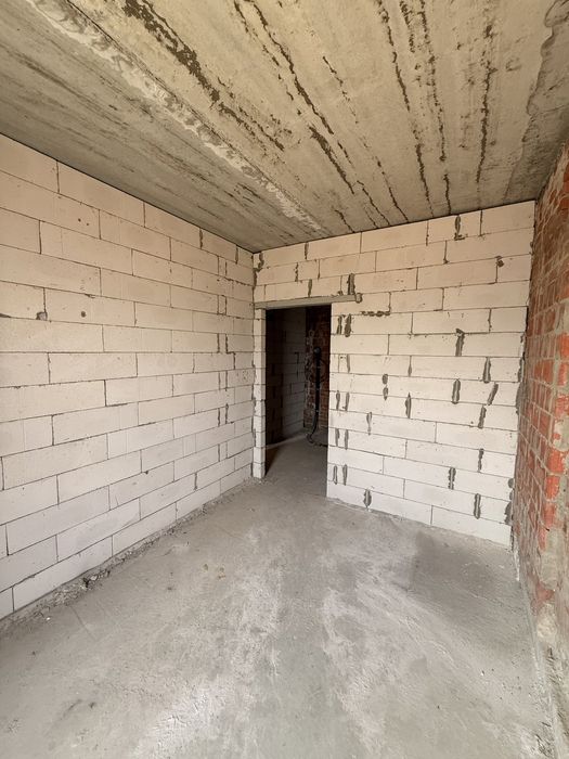 Продам однокімнатну квартиру. Гостомель. 37м2. Клубний Будинок. 1 поверх. Газове опалення. Власна тераса. Біля озера. Без комісії