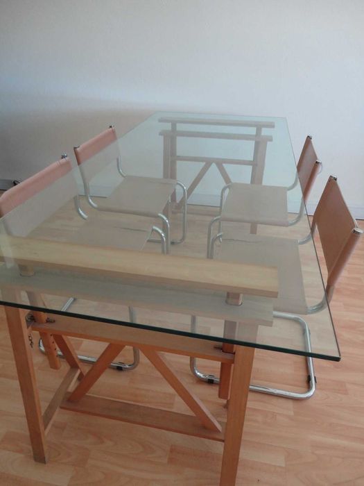 Mesa de Reunião ajustável com tampo em vidro + Conjunto de 4 cadeiras