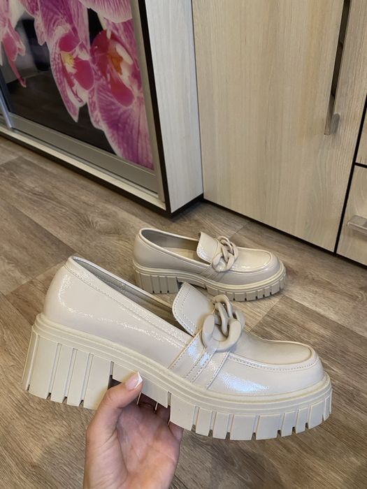 Жіночі туфлі- лофери