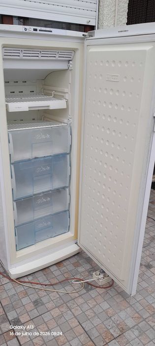 Congelador vertical Beko