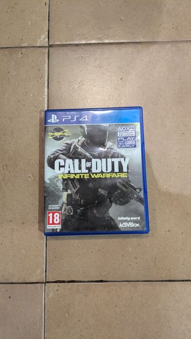 PlayStation 4 500 Gb + 3 comandos + 1 cabo comando + jogo