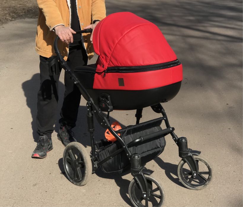 Продаю дуже зручну коляску Angilina 2в1