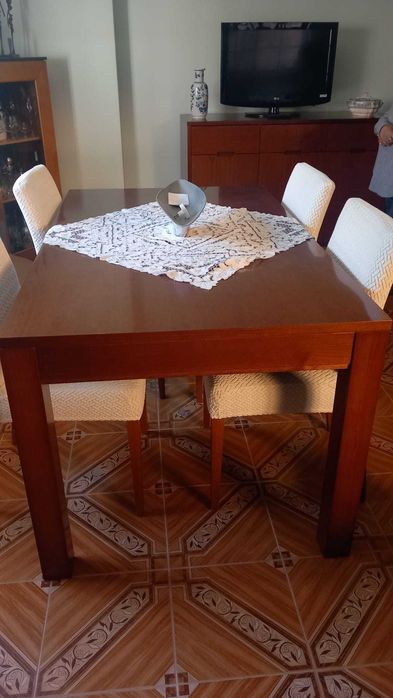 Mesa de Jantar em bom estado