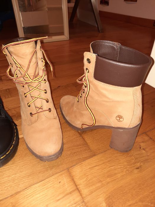 3 pares de calçado (Timberland, Dr Martens, Adidas)