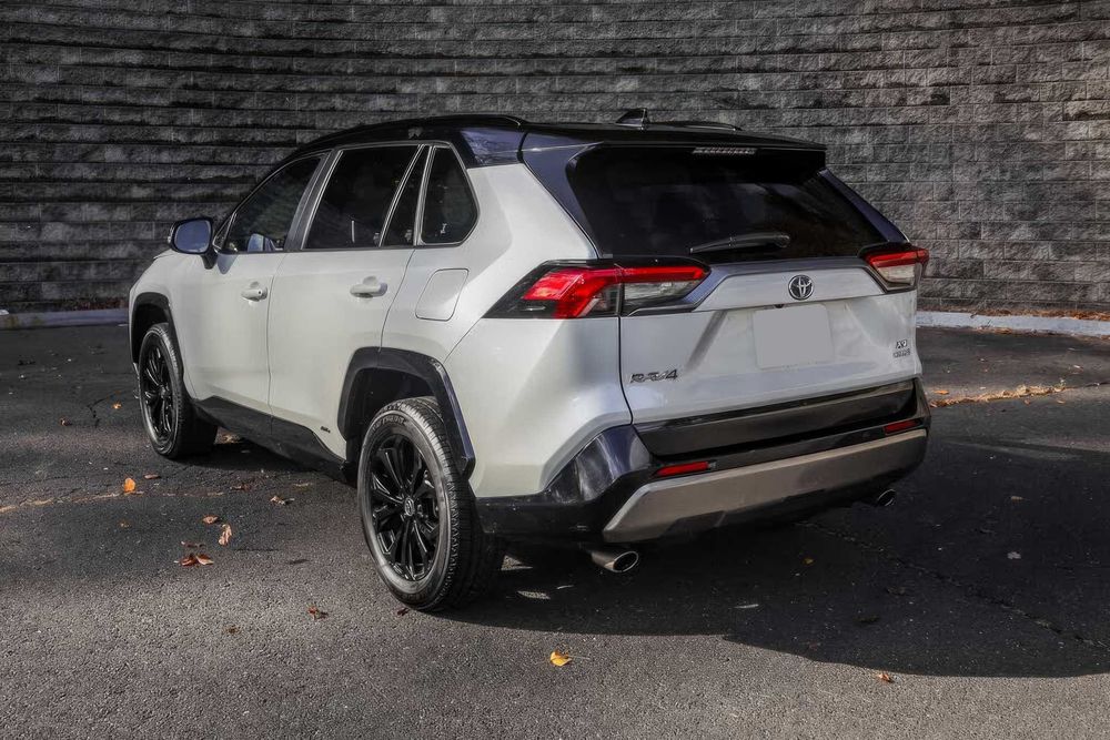 Toyota RAV4      2022