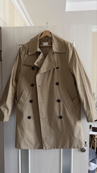 Чоловічий бежевий тренч