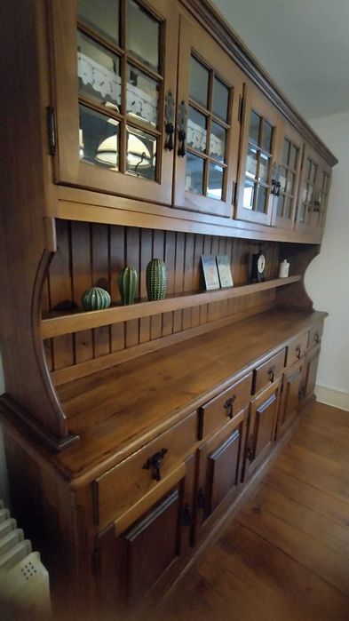 Móvel de Sala de Jantar - Madeira de Castanho