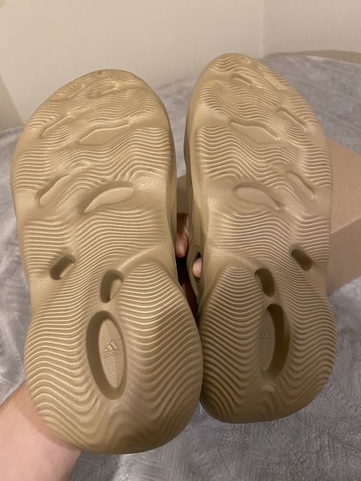 Yeezy Foam RNNR Clay Taupe