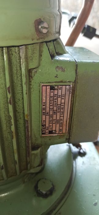 Grupo hidráulico com cilindro e válvula manual