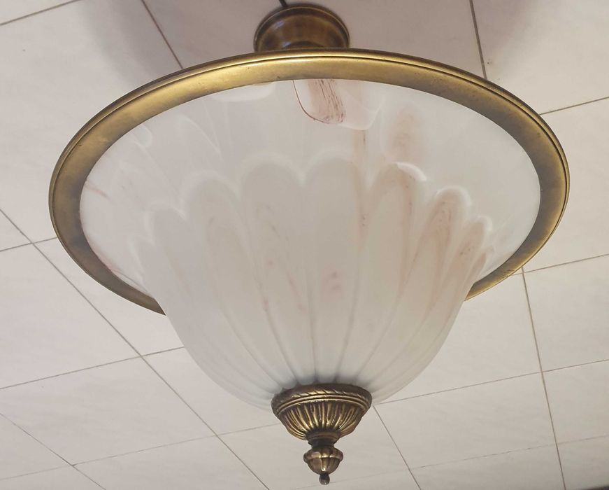 Belíssimo Candeeiro de teto em bronze e vidro em forma de flor