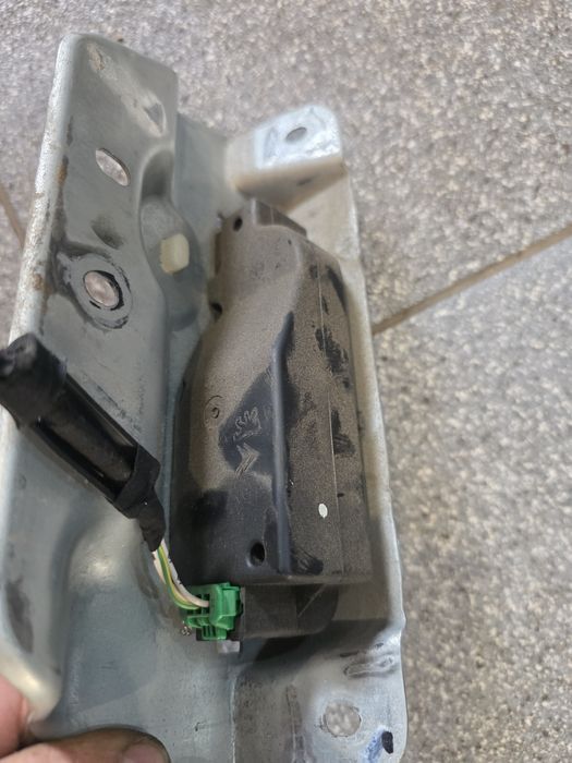 Peugeot 807 Citroen C8 Zamek klapy Bagażnika tył