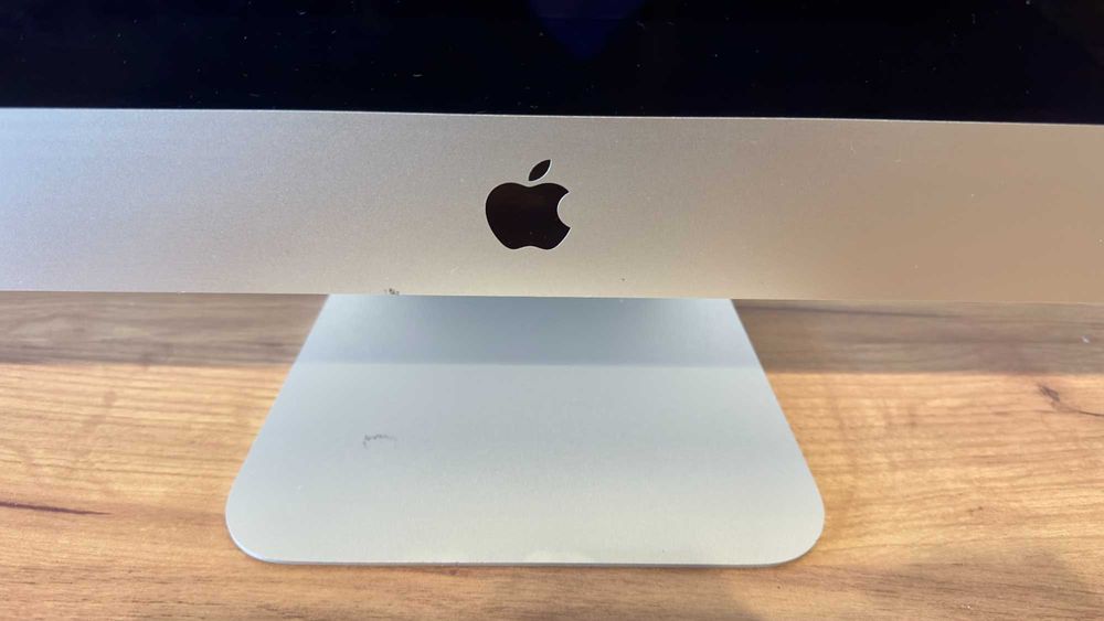 iMac Retina 5K 27" + Apple Magic Keyboard i Magic Mouse