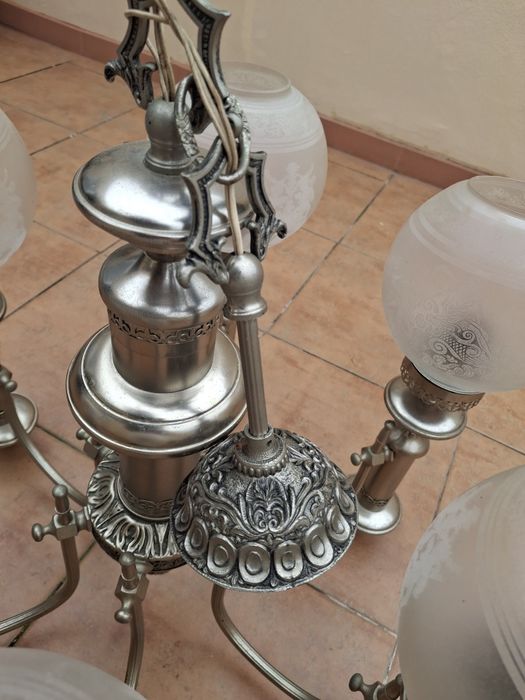 Candeeiro de Teto com globos de vidro