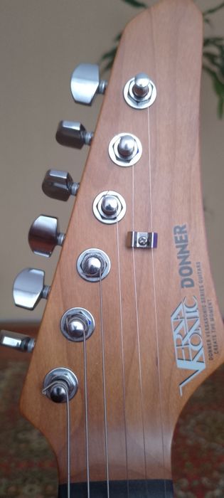 Електрогітара Donner dst-700 gold