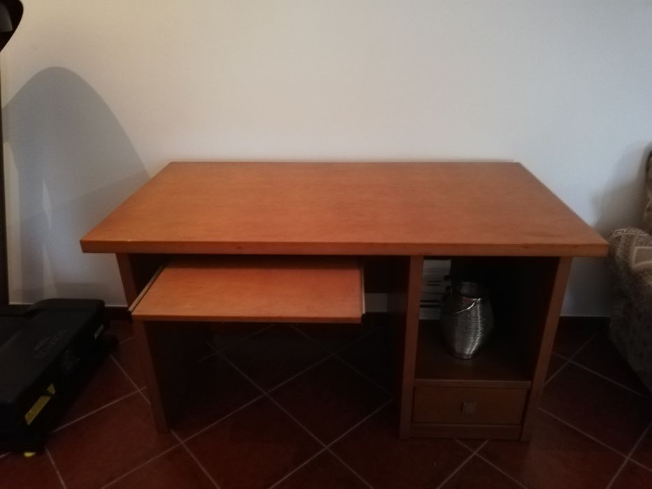 Secretária + cadeira em madeira