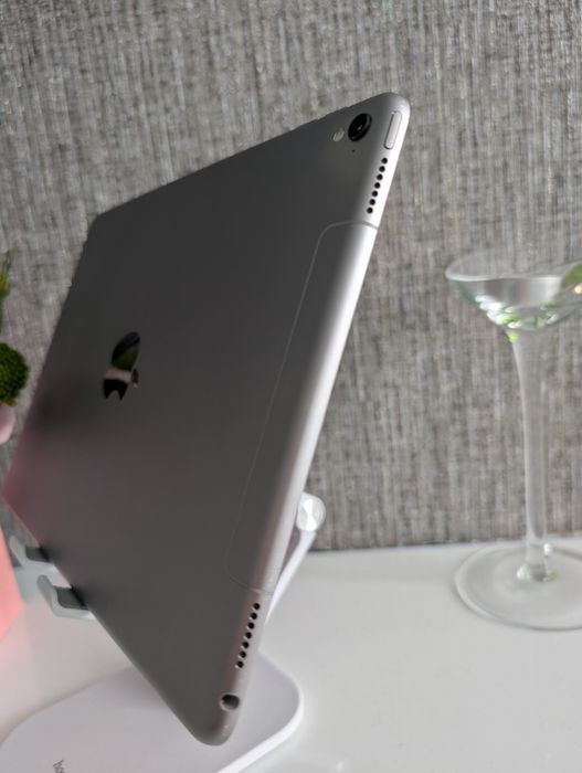 Apple iPad pro 9.7 на 32 GB LTE #138