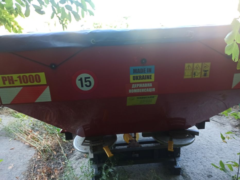 Розкидувач міндобрива РН-1000